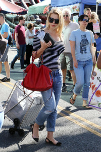 Jodie Sweetin Farmers Market (17)