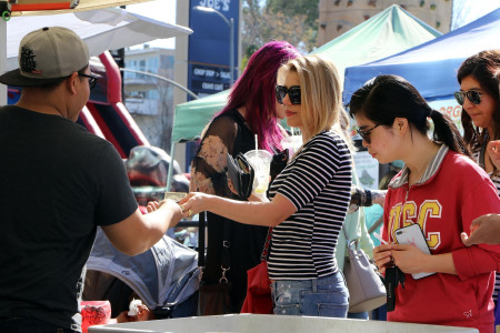 Jodie Sweetin Farmers Market (35)