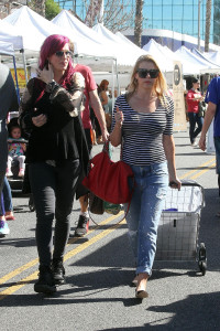 Jodie Sweetin Farmers Market (8)