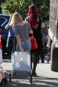 Jodie Sweetin Farmers Market (24)